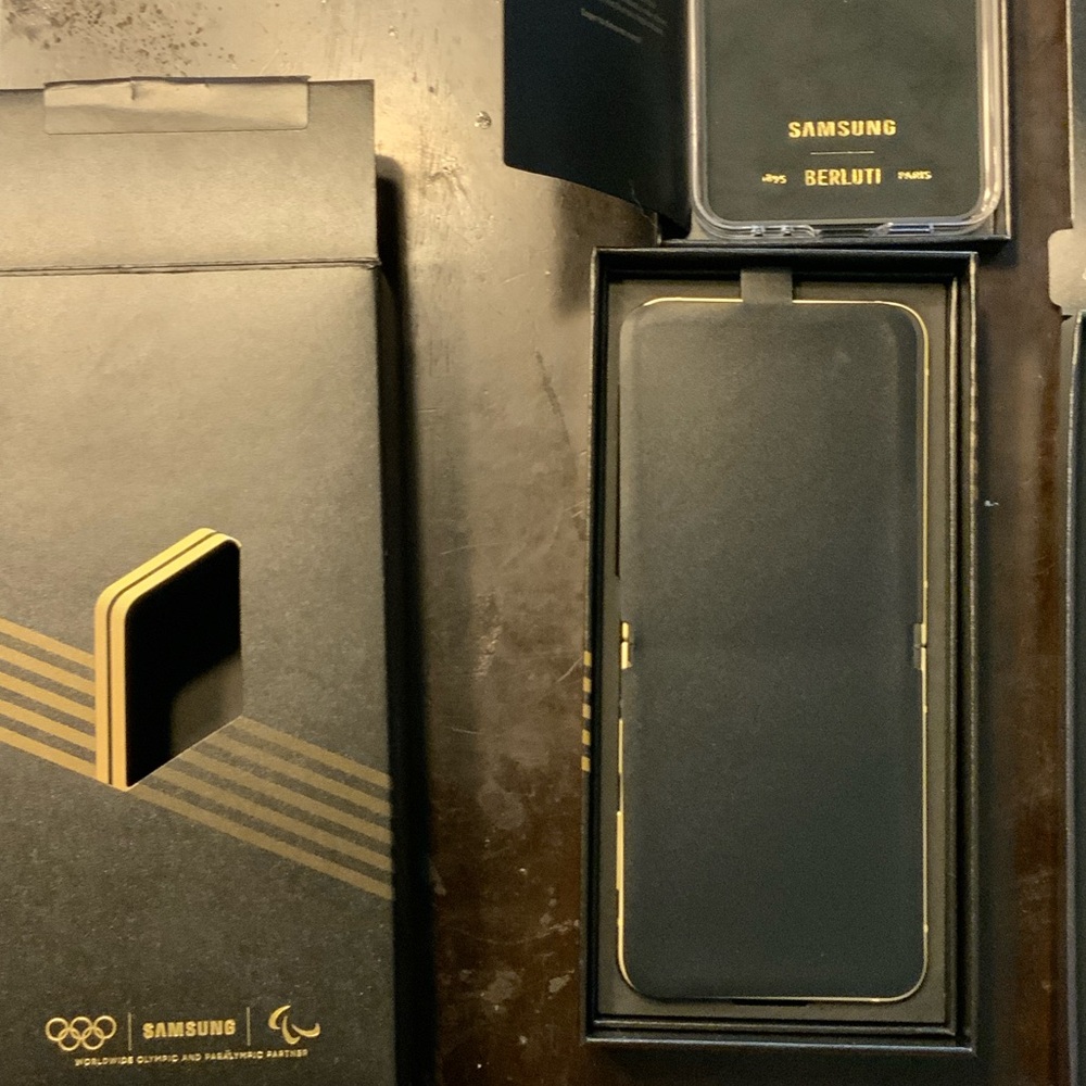 Samsung Galaxy Z flip Olympic edition